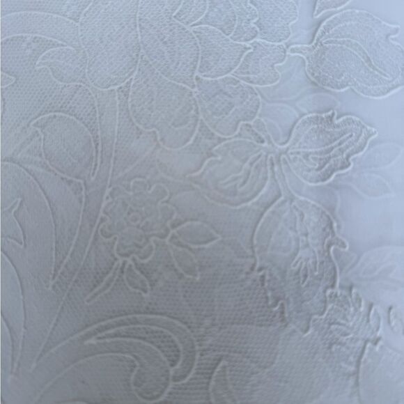 Vintage España White Vinyl Tablecloth - Picture 5 of 8